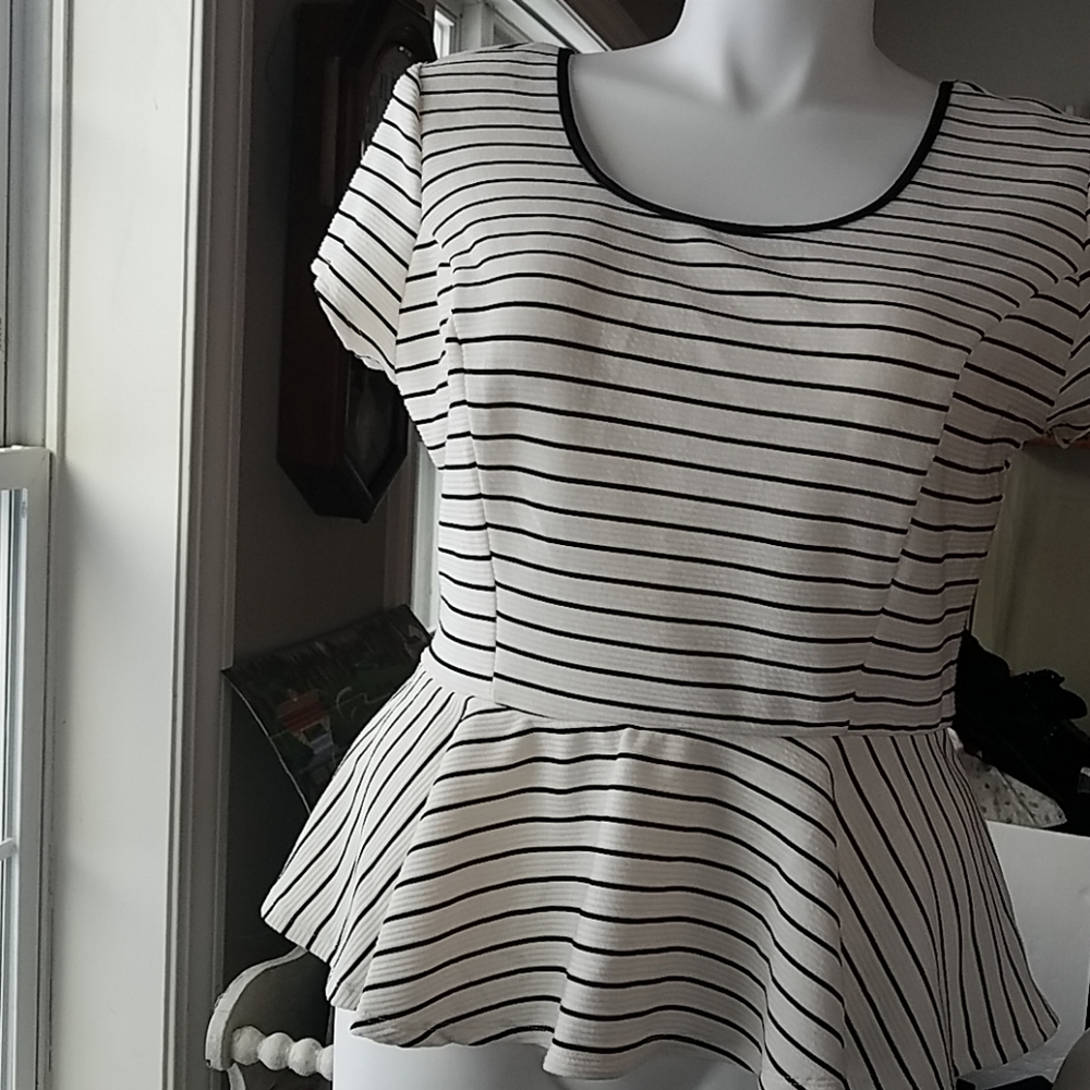 EUC xhiliration peplum top